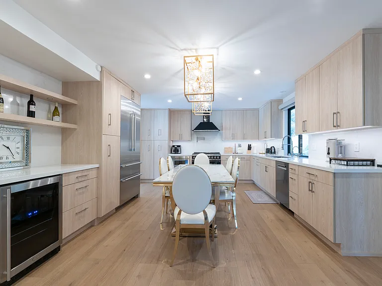 2450 Coldwater Canyon Dr — Photo 8