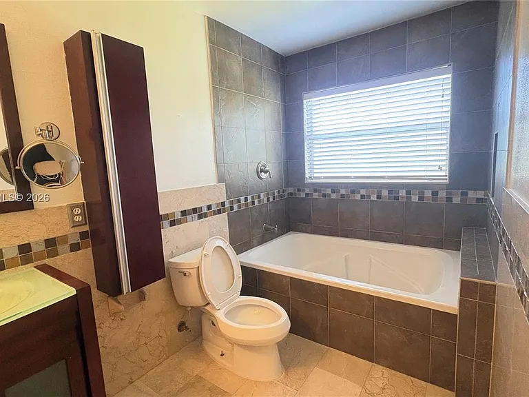 759 NW 161st Ave — Photo 15