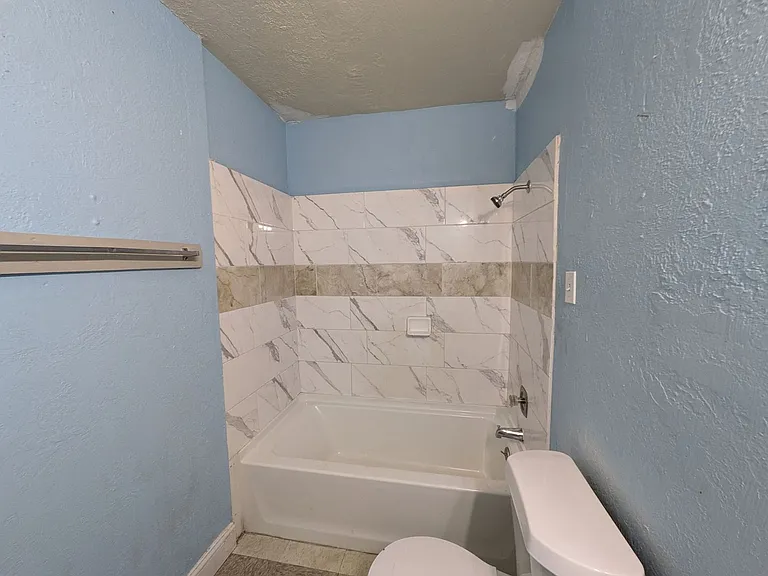 893-905 Campus St — Photo 7