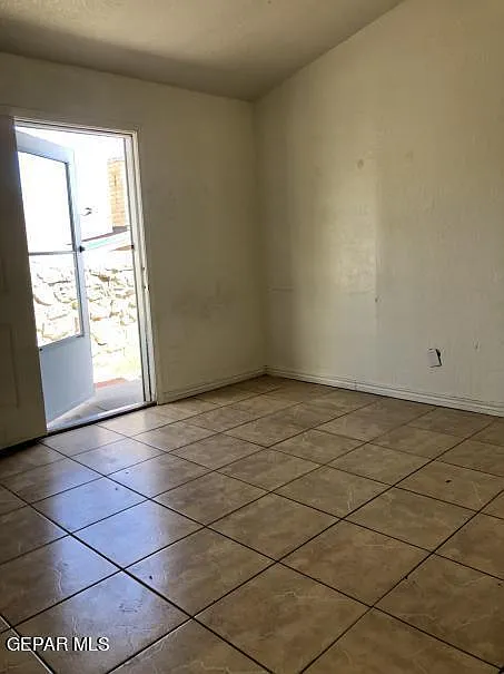 2 bed, 960 sqft, $950 — Photo 3