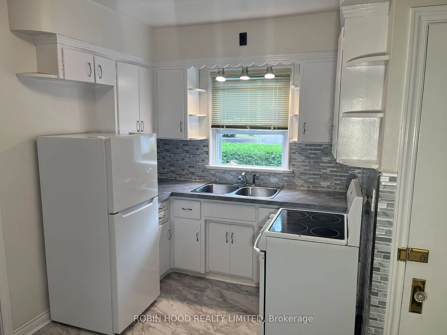 4 bed, $1,850 — Photo 3