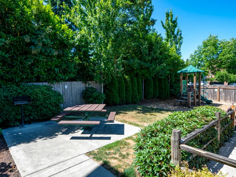 Ambaum Place I | Modern Apartment Homes w/ In-Unit Laundry! — Photo 6