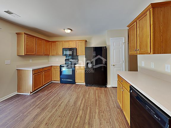 3rd image of 103 Hawkesbury Rd