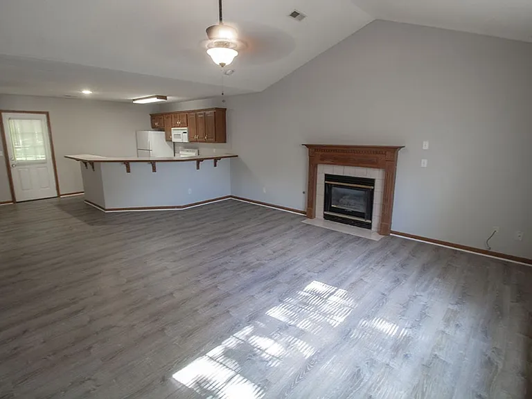 1316 Valley Creek Ln — Photo 3