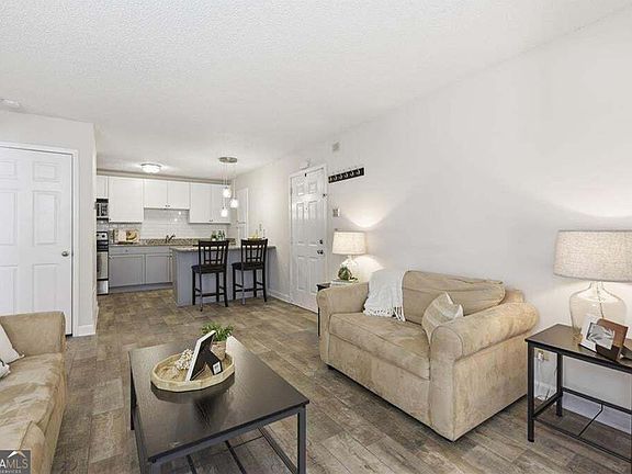 3rd image of 2657 Lenox Rd #113