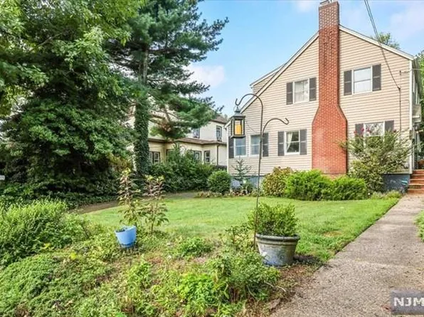 364 Knickerbocker Rd, Englewood, NJ 07631