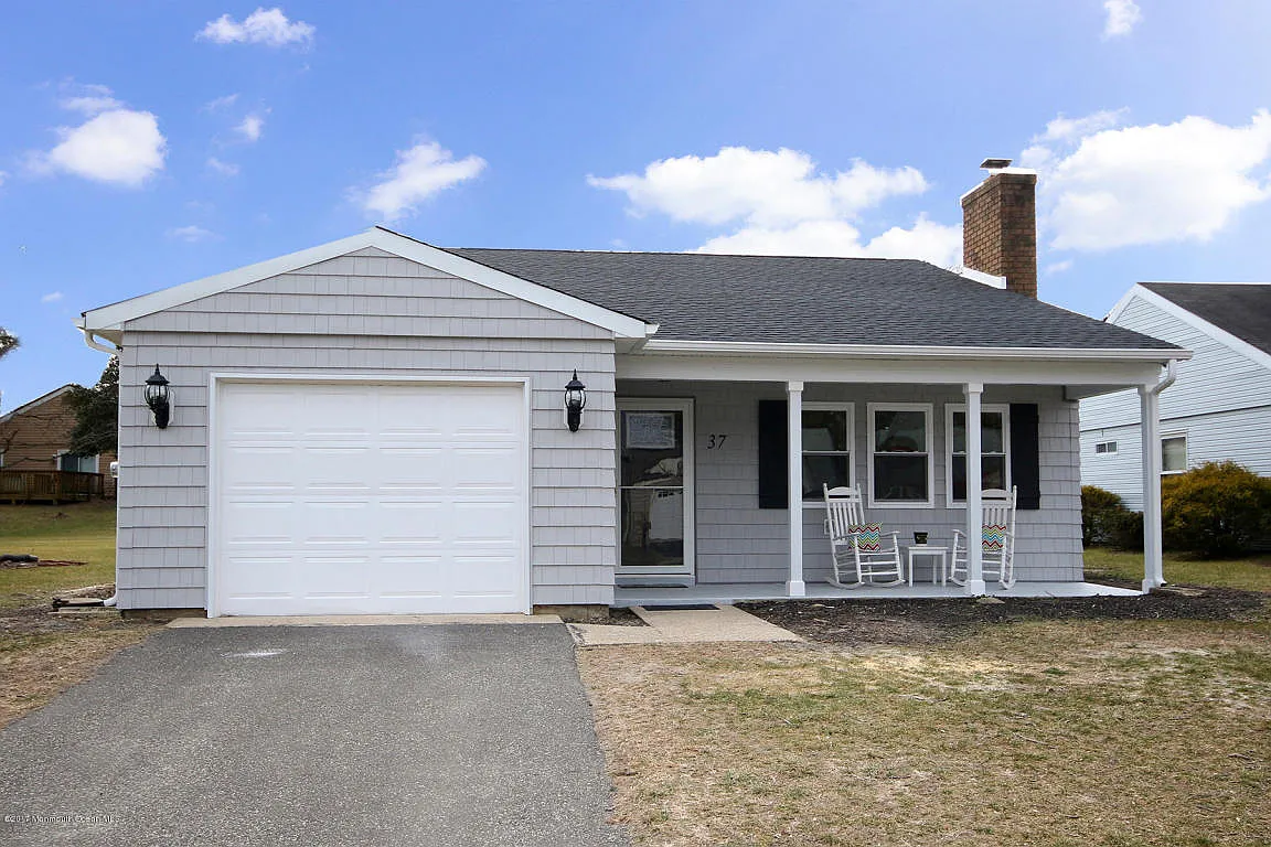 37 Banbury Ave photo 1