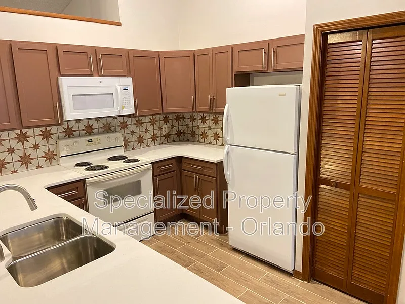 3 bed, 2.0 bath, 1800 sqft, $2,399 — Photo 4