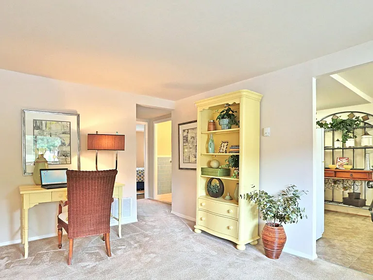 Winston Apartments — Photo 5