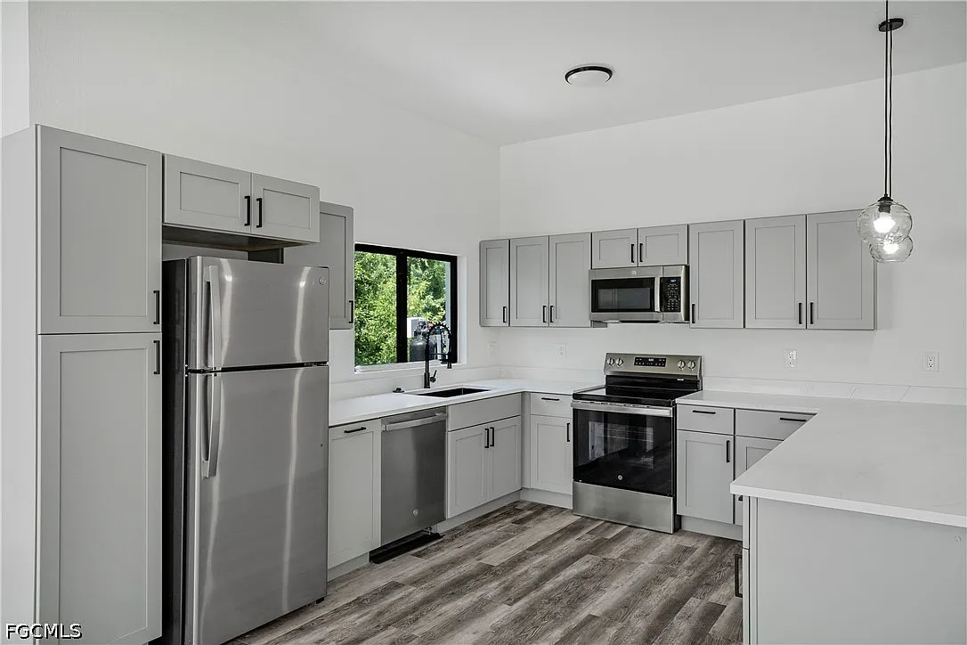 3 bed, 2.0 bath, 1400 sqft, $1,785 — Photo 2