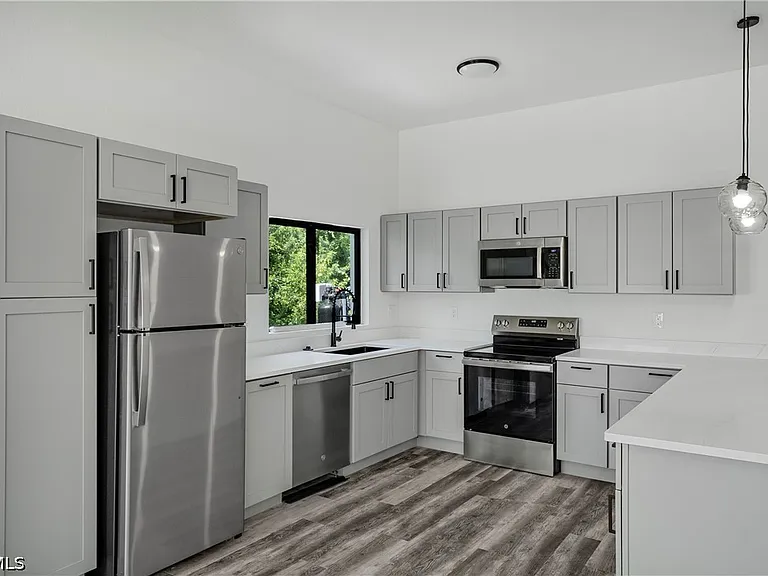 603 Hawthorne Ave S — Photo 2