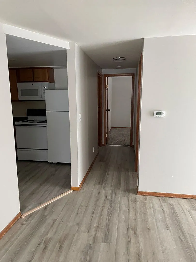 Angle-Tyler Apartments — Photo 4
