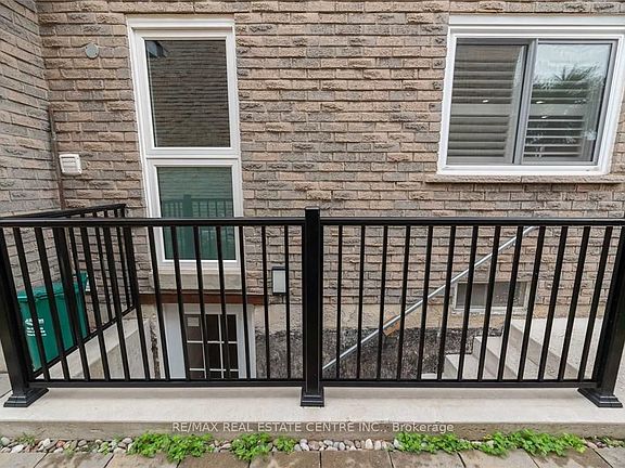 2nd image of 265 Coxe Blvd E