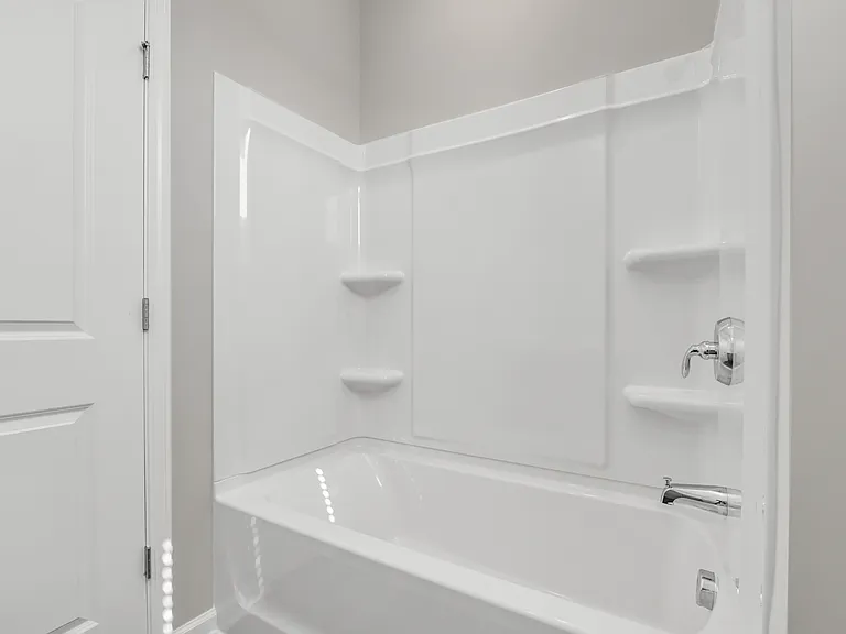 1331 Creekview Ln — Photo 2