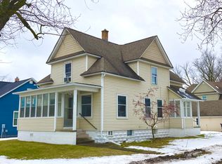 227 1/2 W Central Ave, Zeeland, MI 49464