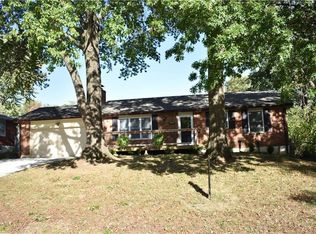 401 SW Marion Ln, Lees Summit, MO 64081