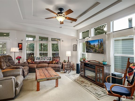 4th image of 815 124th Street SW