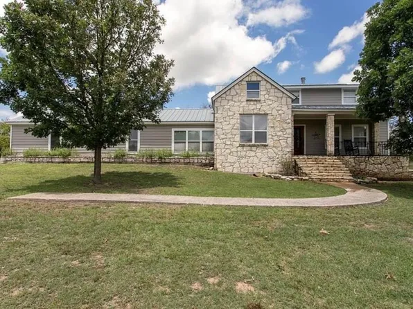 265 Shalako Dr, Kerrville, TX 78028