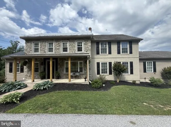 690 Academy Rd, York, PA 17406