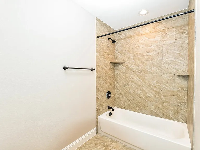 2913 Louis St — Photo 14