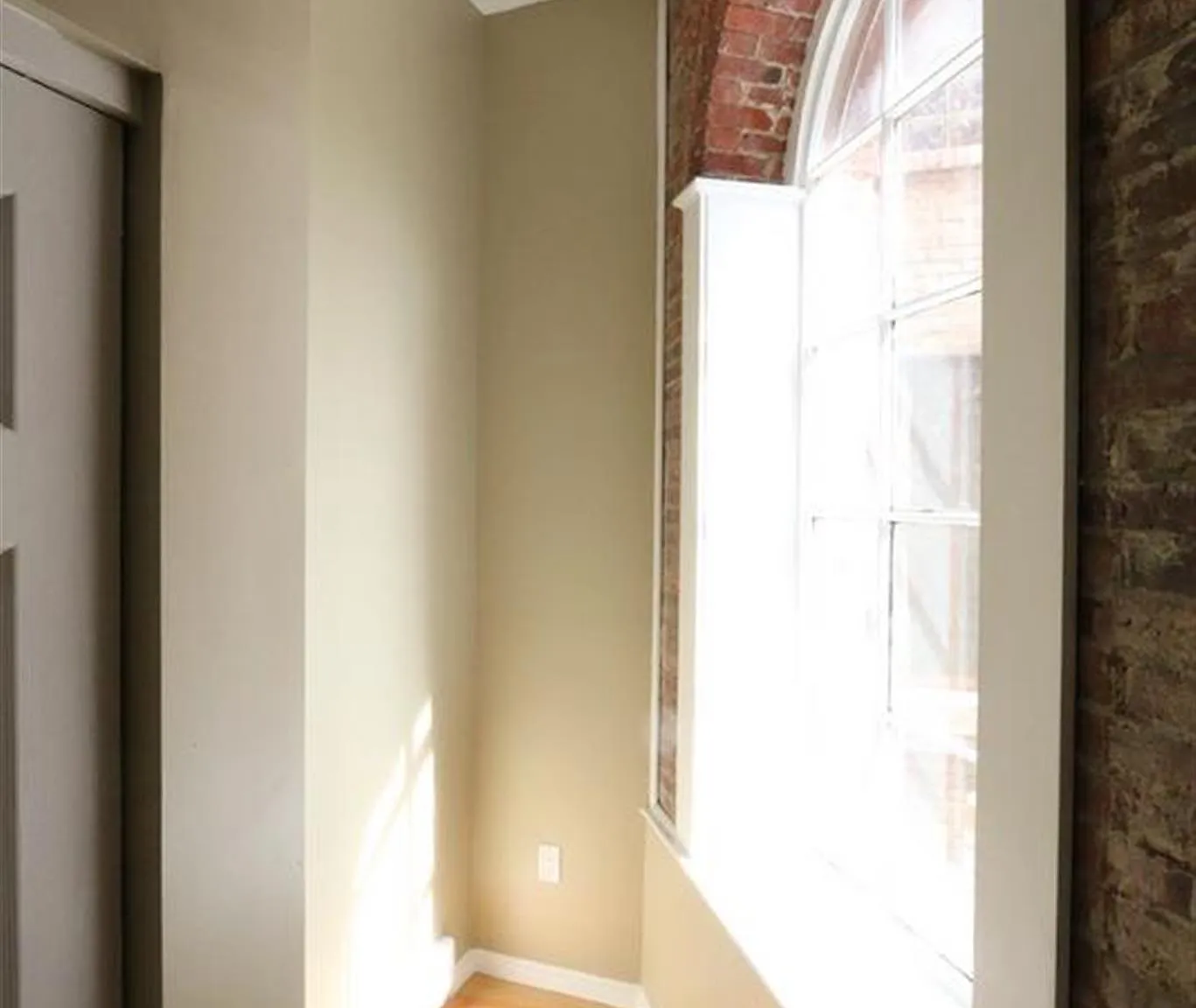 2 bed, 9999 sqft, $3,800 — Photo 4