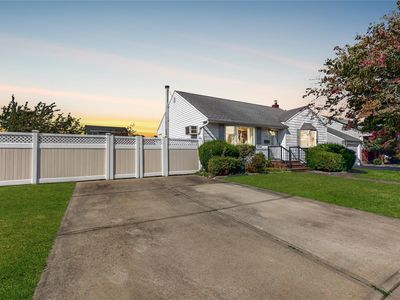 19 Arpad Street, Hicksville, NY, 11801