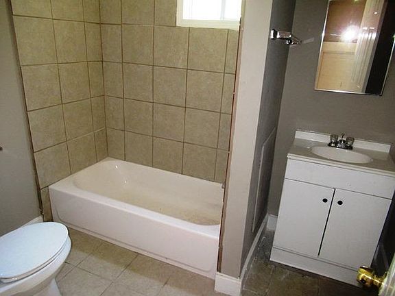 5th image of 1664 Nelson Ave