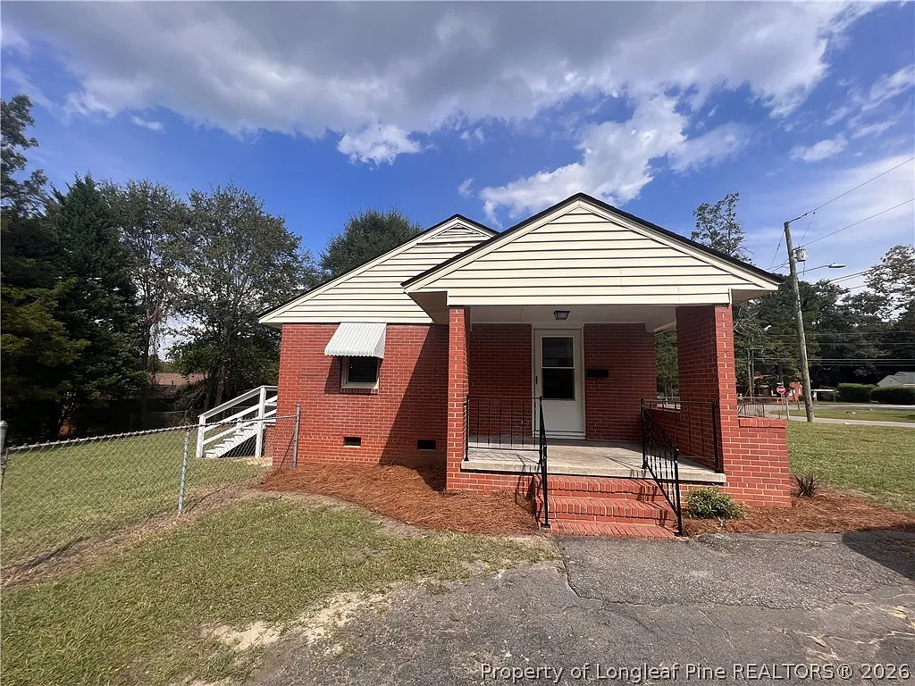 2 bed, 1.0 bath, 884 sqft, $1,195 — Photo 4