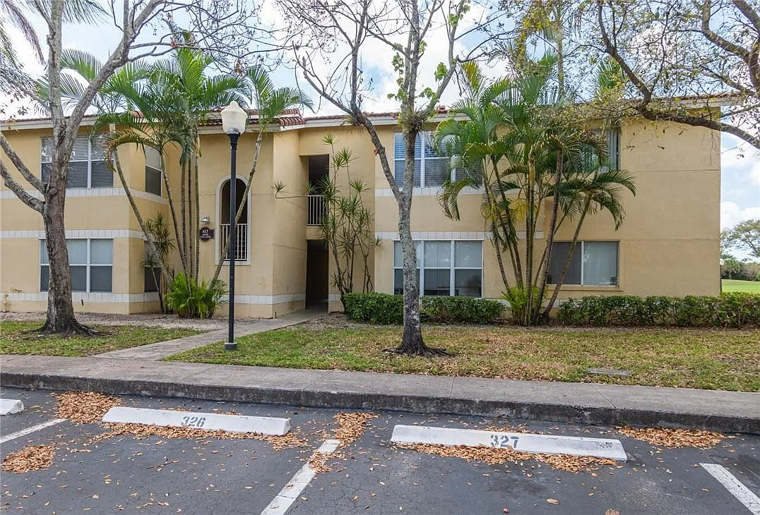 2 bed, 2.0 bath, 1065 sqft, $2,300 — Photo 1