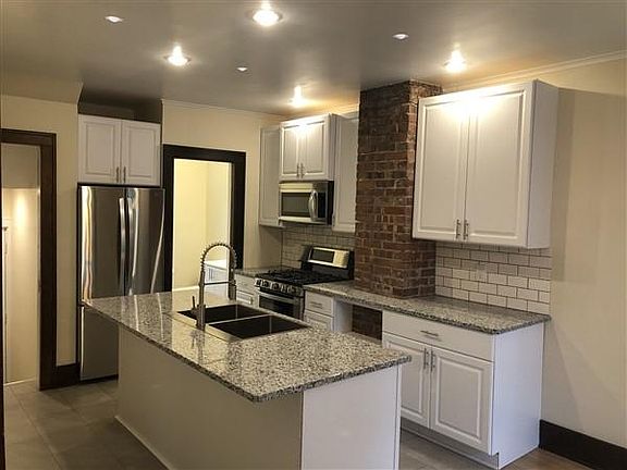 Chef's kitchen with breakfast bar