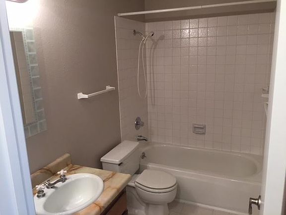 5th image of 1005 Blue Heron Ave NE #4