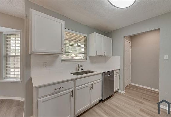3rd image of 6473 N Park Dr #0