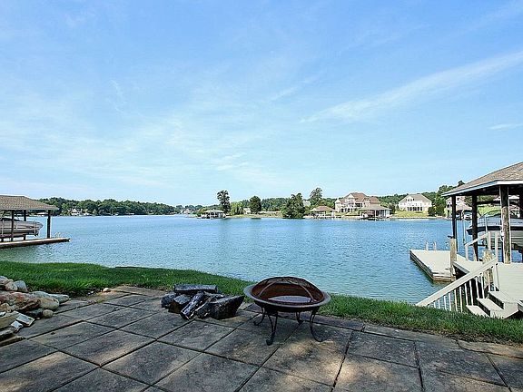 3rd image of 125 Marvin Gardens Dr