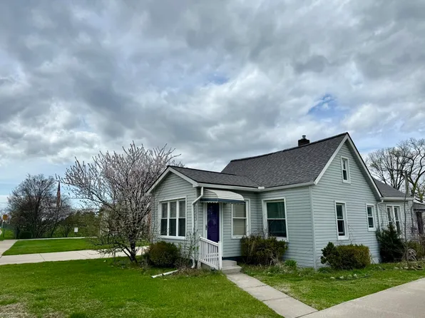 22203 Masonic Blvd, Saint Clair Shores, MI 48082