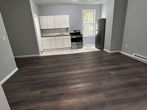 3rd image of 486 Walnut St