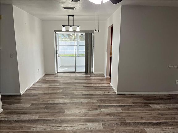 3rd image of 528 E Lake Dr