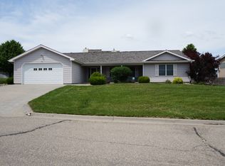 1516 Mistletoe Cir, Junction City, KS 66441