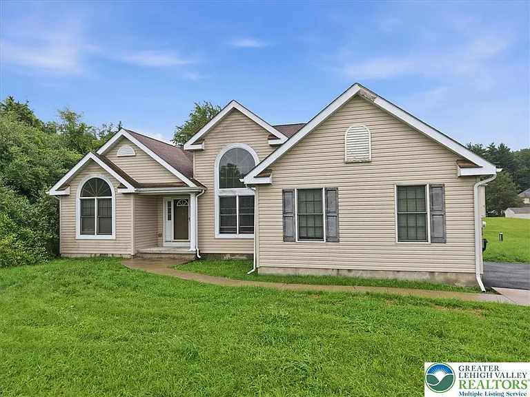 86 Northpark Dr E — Photo 2