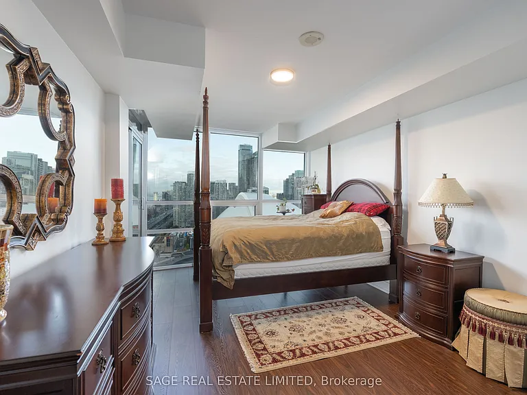 19 Grand Trunk Cres #3712 — Photo 8