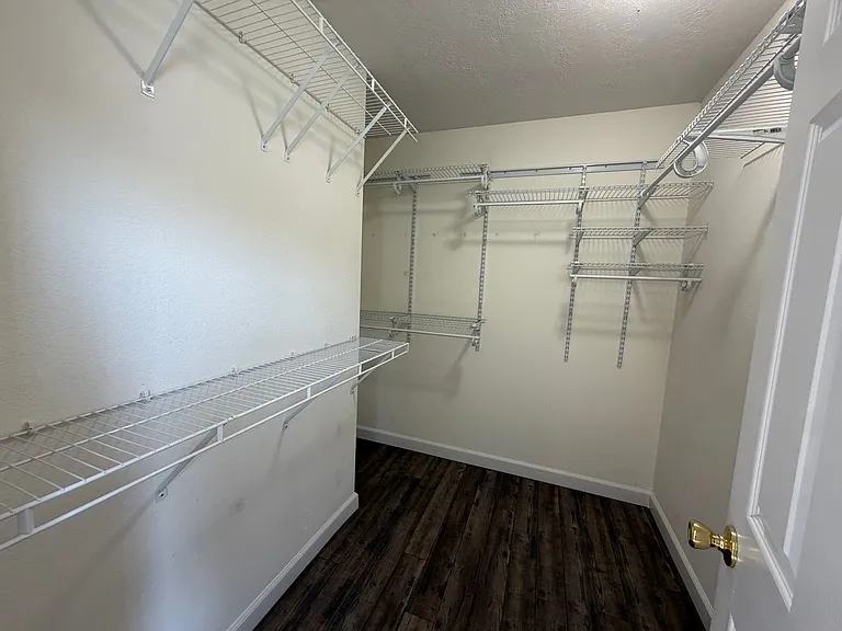 135 Lyle Curtis Cir — Photo 14