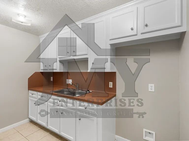 2530 Aldon St #B — Photo 11