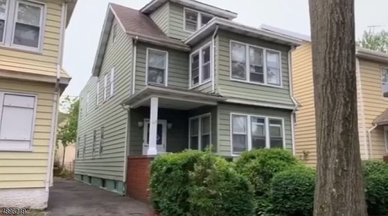 2nd image of 512 S Clinton St