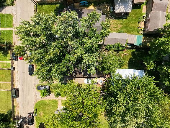 4th image of 208 Blue Grass Ave