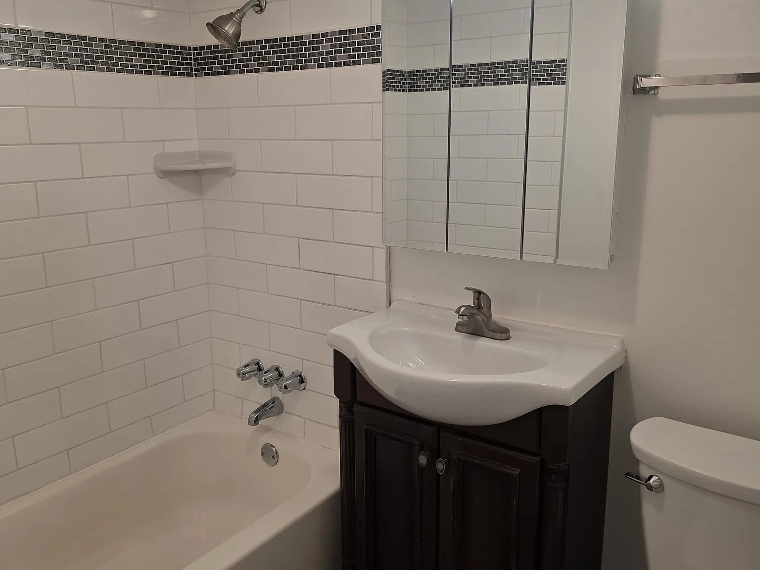 331 Amber St — Photo 4