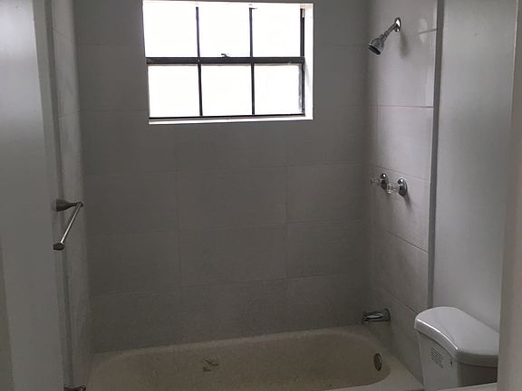 3rd image of 1031 NE 213th Ter