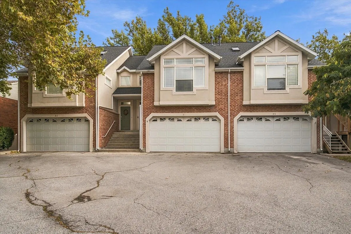 4 bed, 3.5 bath, 2200 sqft, $2,495 — Photo 2