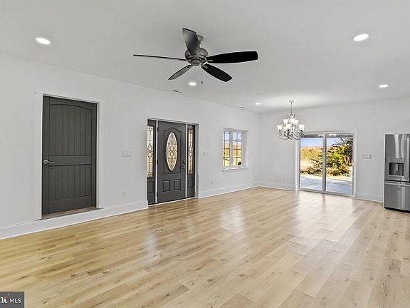 3rd image of 50 Rolling Valley Ln