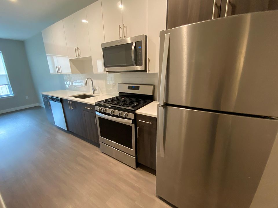 1st image of 34 Bridge St #305