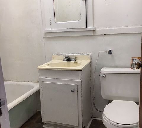 4th image of 376 N Elm St