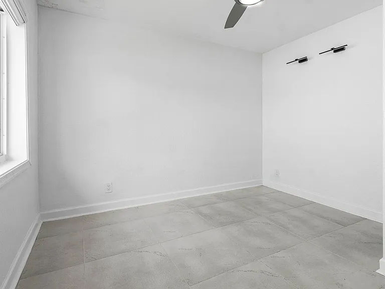 231 SW 6th St — Photo 19